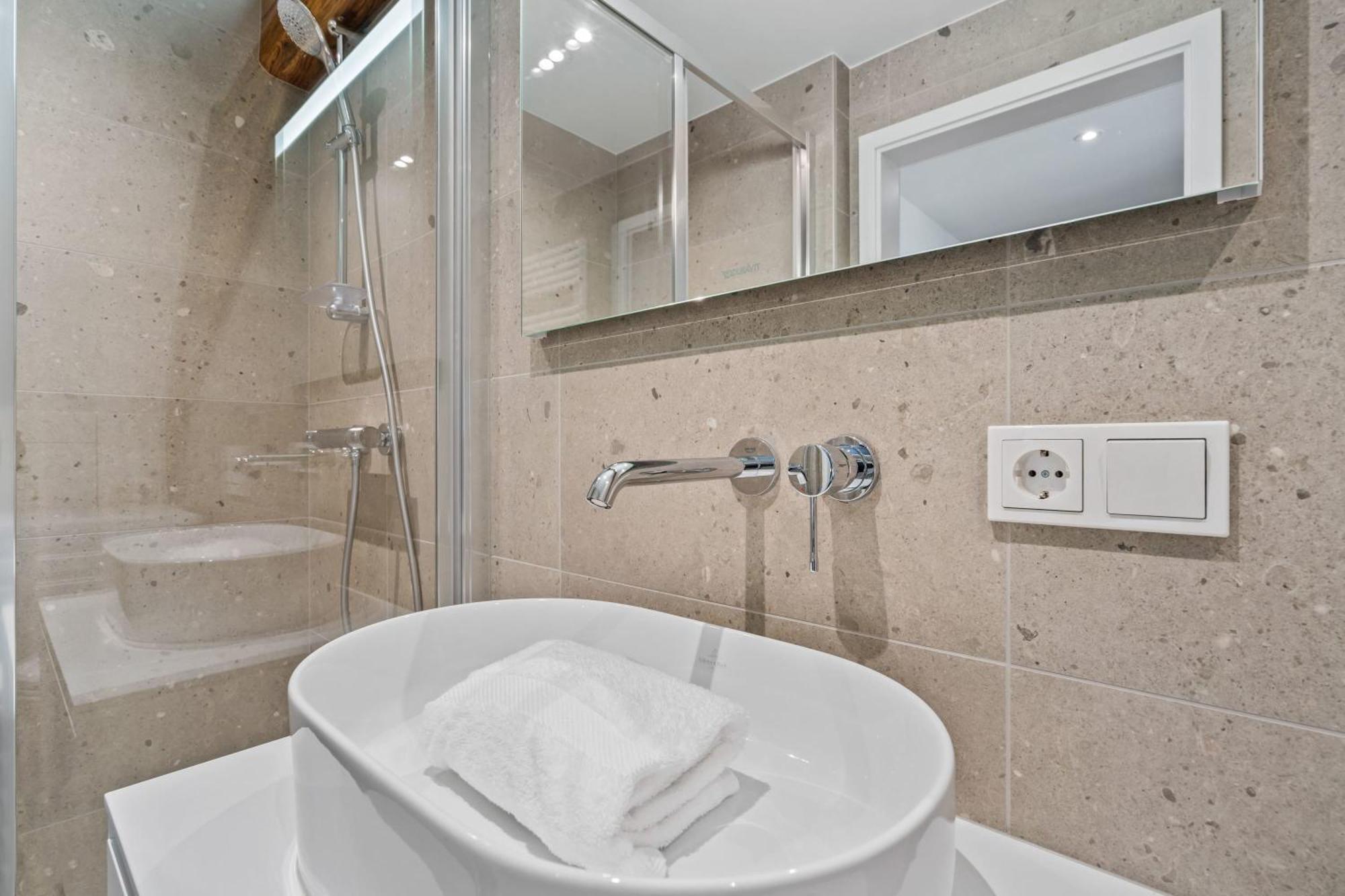 Elegant Clausen Apartment With King Bed & Wifi Люксембург Екстер'єр фото