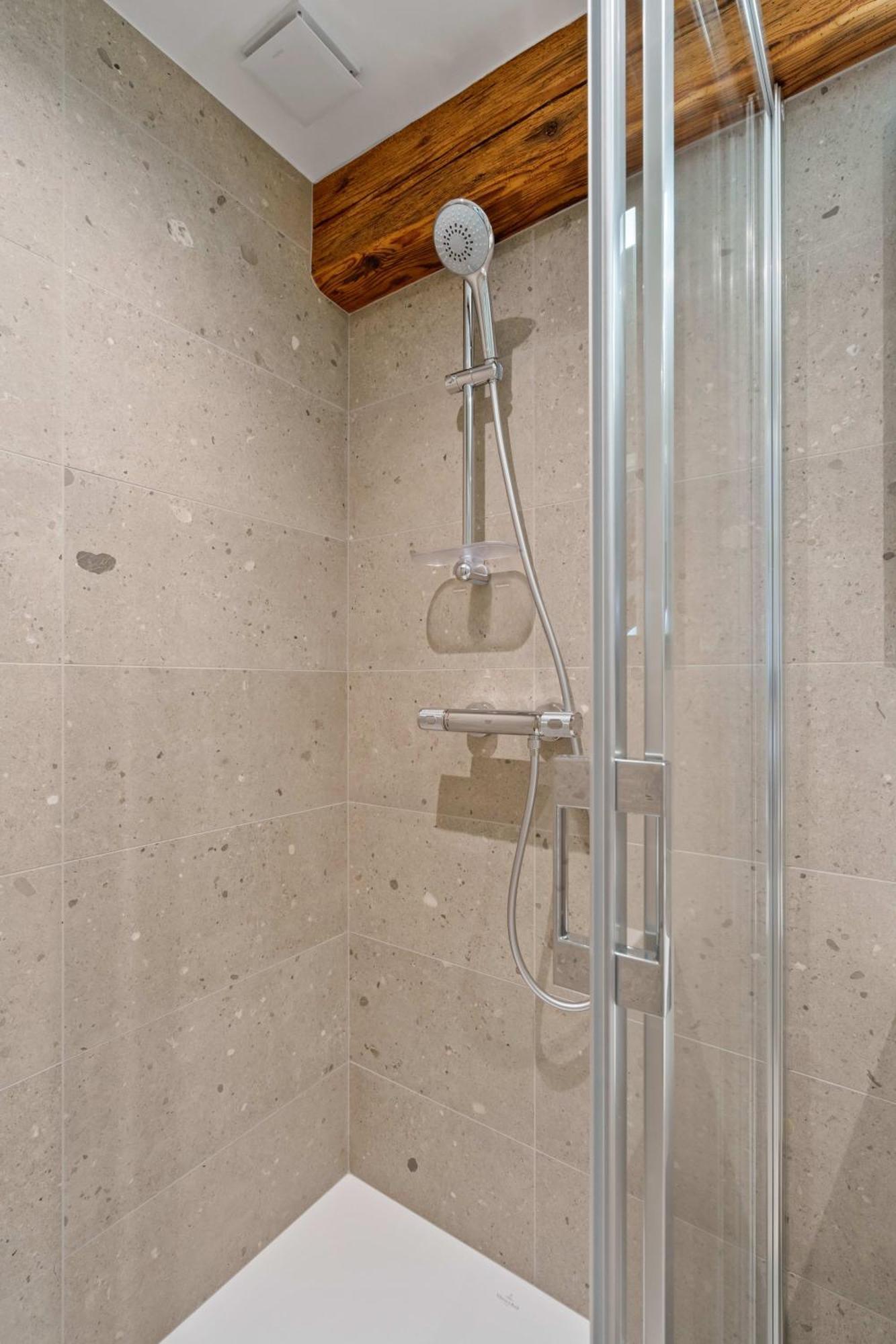 Elegant Clausen Apartment With King Bed & Wifi Люксембург Екстер'єр фото